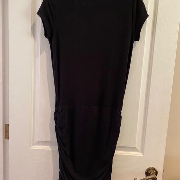 Fitted next to body black dress - Picture 3 of 3